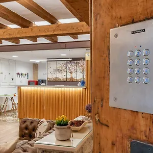 https://hostal-977.catalonia-hotels.com